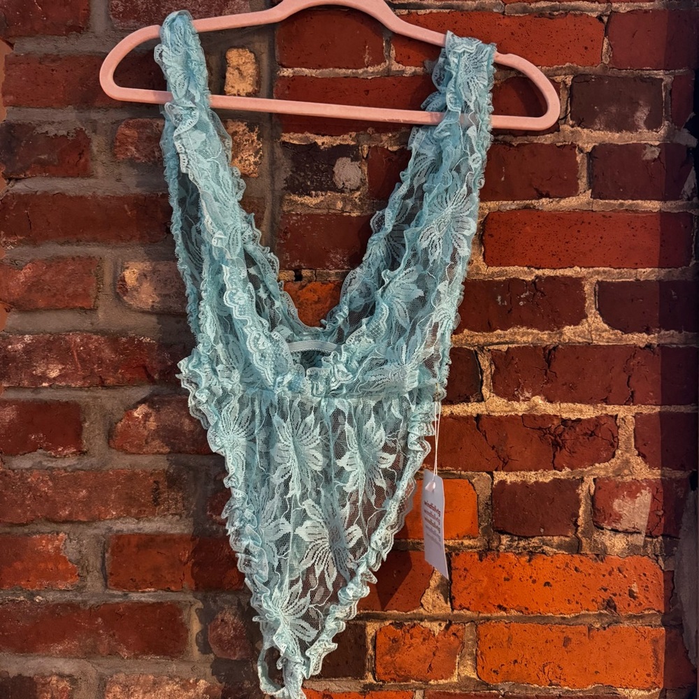 Vintage 1980s Lace Chemise in Soft Blue, One Piece, Deep V Style - Small - Picture 4 of 9